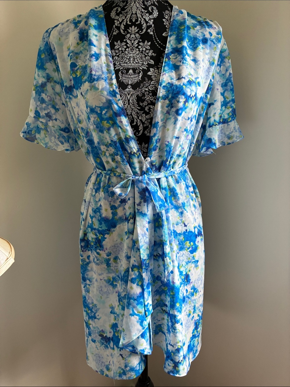 Oscar de la Renta Floral Blue Satin Wrap Robe with Tie Belt